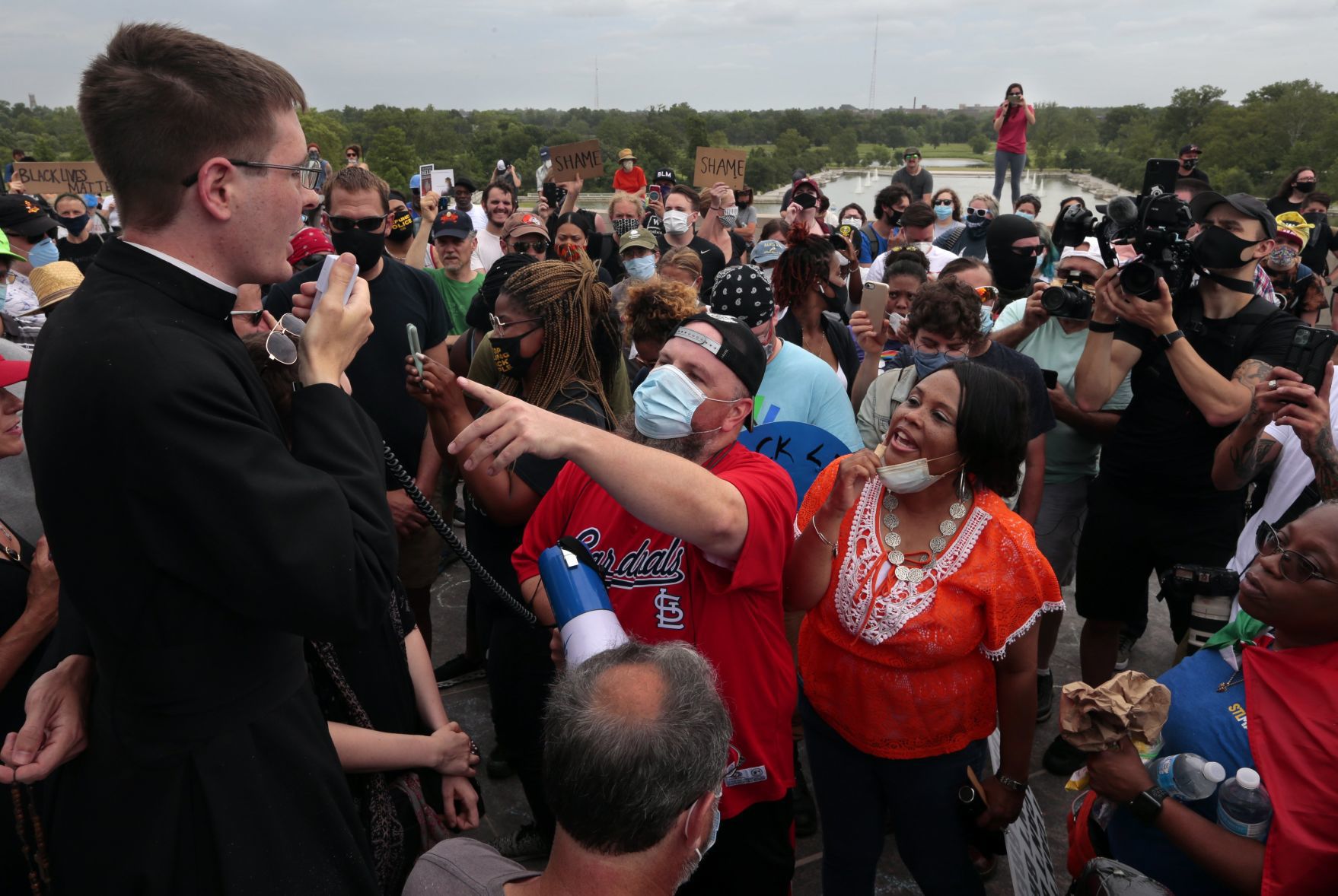 Protest over statue of St. Louis' namesake